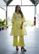 The Blanket Edge High Slit Straight Kurta