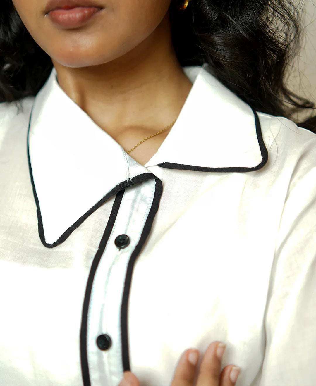The Contrast Line – Pure Cambridge Cotton Contrast Ripping Shirt for Women